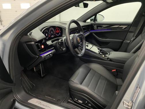 2024 Porsche Panamera 4
