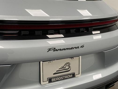 2024 Porsche Panamera 4