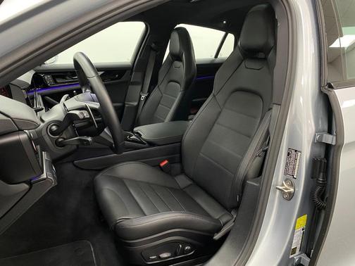 2024 Porsche Panamera 4