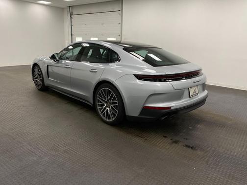 2024 Porsche Panamera 4