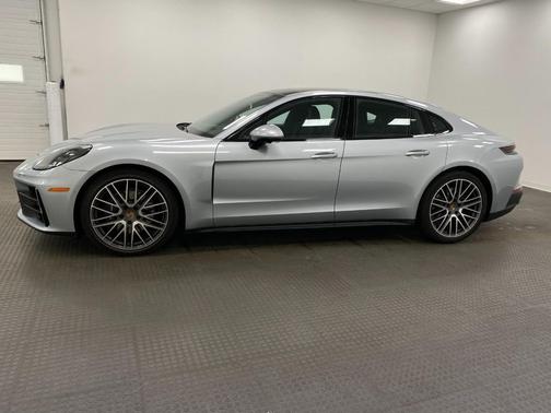 2024 Porsche Panamera 4