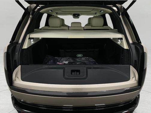 2025 Land Rover Range Rover P400 SE