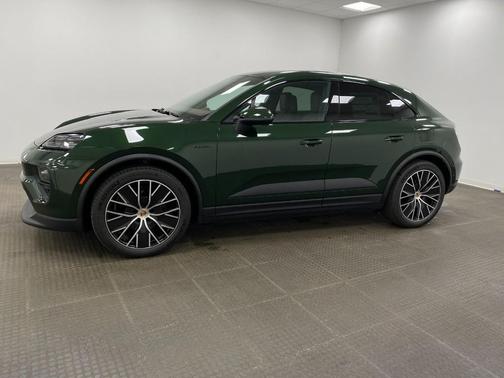 Oak Green Metallic Neo 2026 Porsche Macan Macan Electric 4