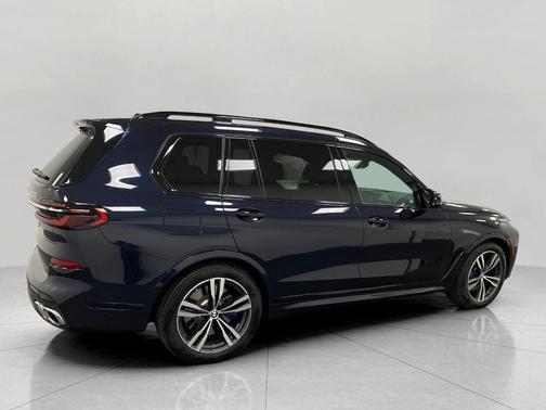 2025 BMW X7 M60i