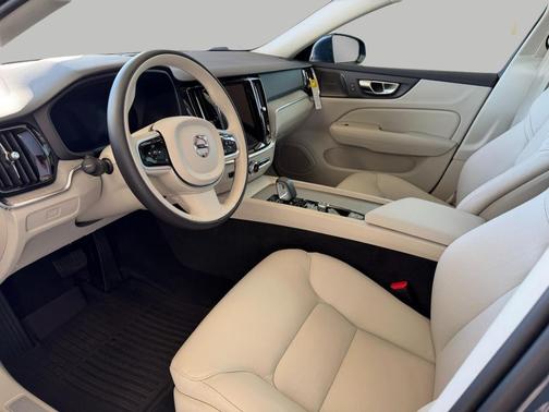 2026 Volvo V60 Cross Country Plus, B5 AWD Gas (mild hybrid)