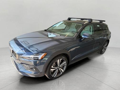2026 Volvo V60 Cross Country Plus, B5 AWD Gas (mild hybrid)