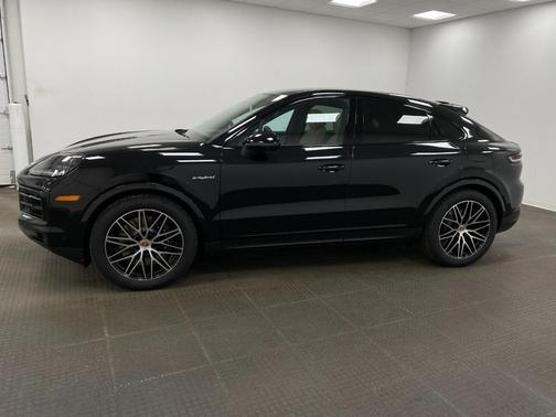Chromite Black Metallic 2026 Porsche Cayenne Cayenne E-Hybrid