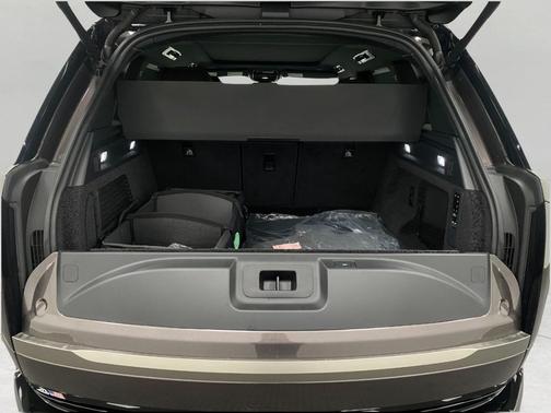 2025 Land Rover Range Rover P400 SE