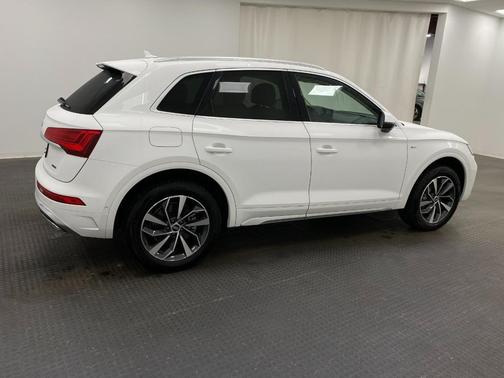 2022 Audi Q5 45 S line Prestige