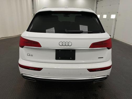 2022 Audi Q5 45 S line Prestige