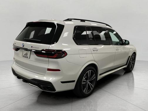 2025 BMW X7 M60i