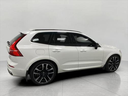 2024 Volvo XC60 Recharge Plug-In Hybrid T8 Ultimate Dark Theme