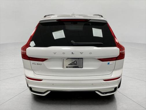 2024 Volvo XC60 Recharge Plug-In Hybrid T8 Ultimate Dark Theme