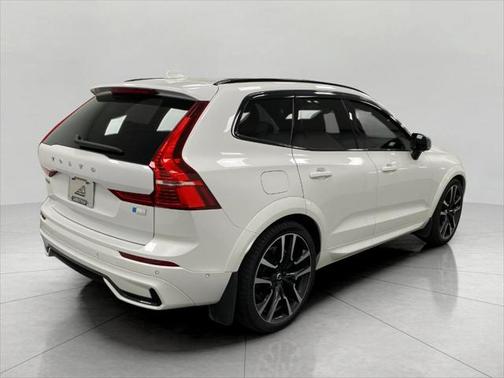 2024 Volvo XC60 Recharge Plug-In Hybrid T8 Ultimate Dark Theme