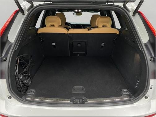 2024 Volvo XC60 Recharge Plug-In Hybrid T8 Ultimate Dark Theme