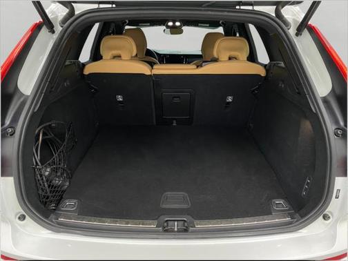 2024 Volvo XC60 Recharge Plug-In Hybrid T8 Ultimate Dark Theme