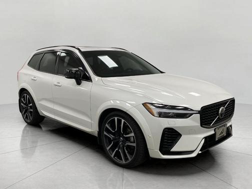 2024 Volvo XC60 Recharge Plug-In Hybrid T8 Ultimate Dark Theme