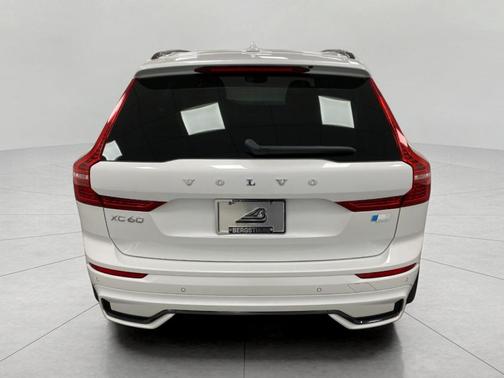 2024 Volvo XC60 Recharge Plug-In Hybrid T8 Ultimate Dark Theme