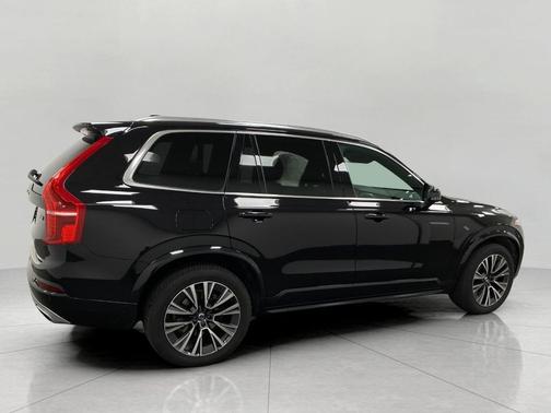 2021 Volvo XC90 T6 Momentum