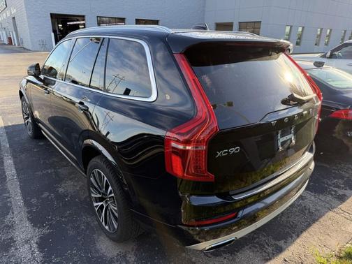 2021 Volvo XC90 T6 Momentum