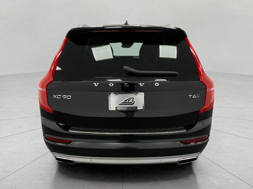 2021 Volvo XC90 T6 Momentum