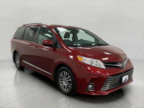 2019 Toyota Sienna XLE