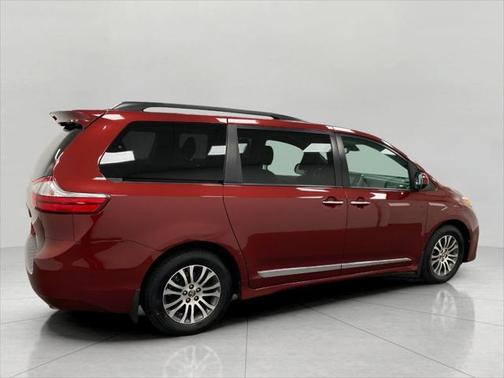 2019 Toyota Sienna XLE