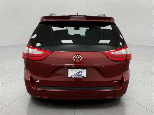 2019 Toyota Sienna XLE