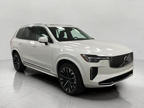2025 Volvo XC90 B6 Core