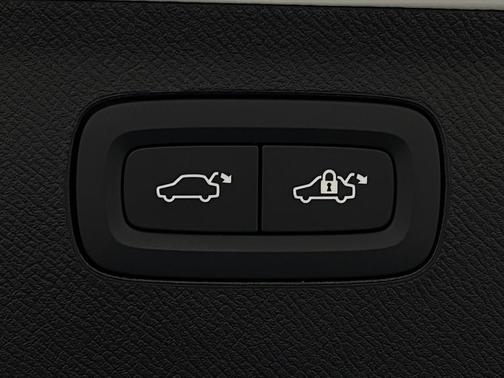 2025 Volvo XC90 B6 Core