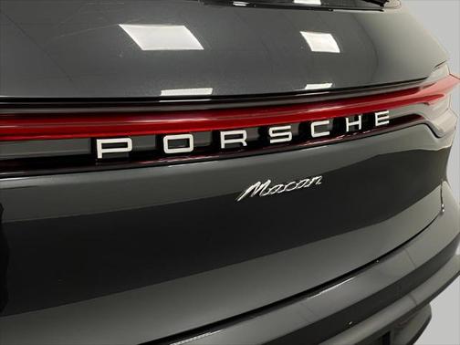 2025 Porsche Macan Base