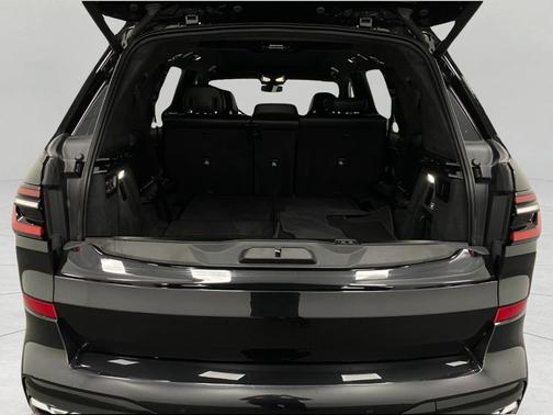 2023 BMW X7 M60i