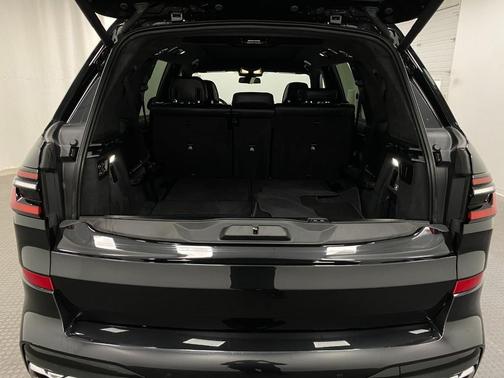 2023 BMW X7 M60i