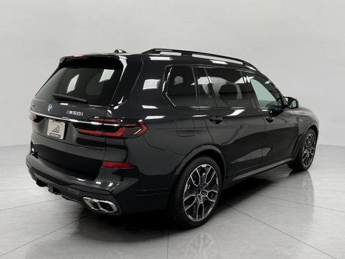 2023 BMW X7 M60i