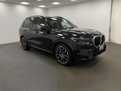 2023 BMW X7 M60i