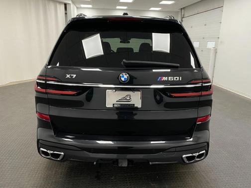 2023 BMW X7 M60i
