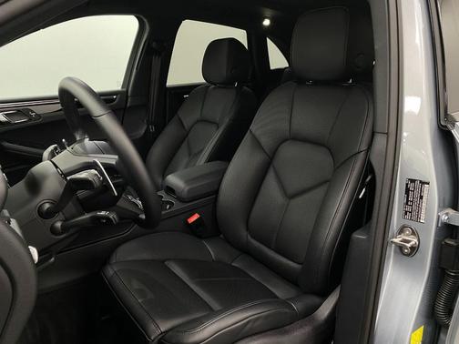 Dolomite Silver Metallic 2026 Porsche Macan Macan