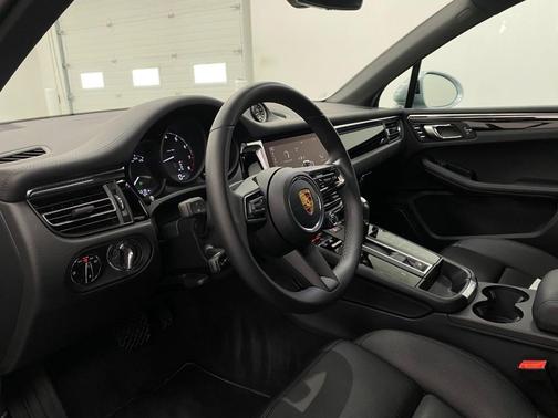 Dolomite Silver Metallic 2026 Porsche Macan Macan