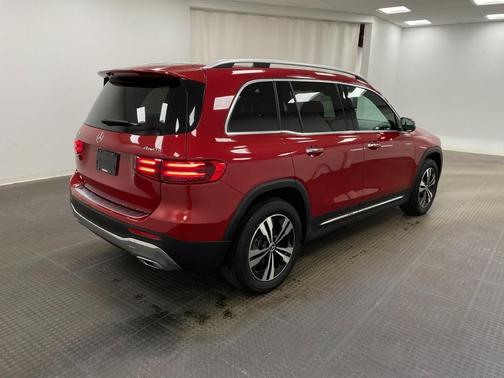 MANUFAKTUR Patagonia Red Metallic 2026 Mercedes-Benz GLB 250 4MATIC