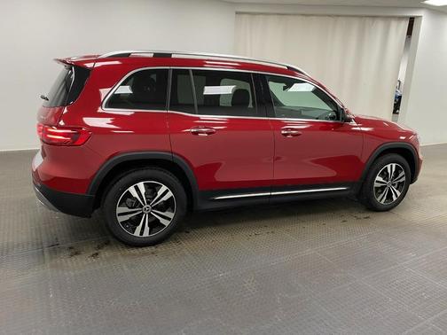 MANUFAKTUR Patagonia Red Metallic 2026 Mercedes-Benz GLB 250 4MATIC