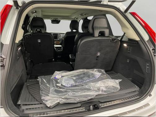 Crystal White Metallic 2020 Volvo XC90 T6 Inscription