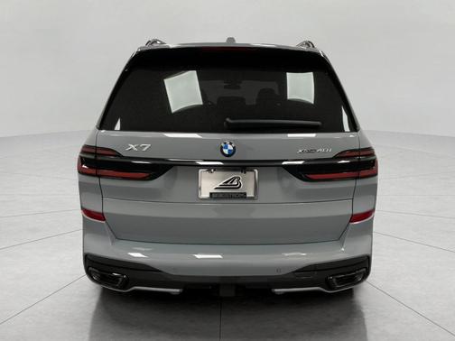 Brooklyn Grey Metallic 2026 BMW X7 xDrive40i