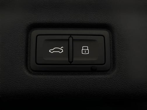 2025 Audi Q6 e-tron Premium Plus quattro