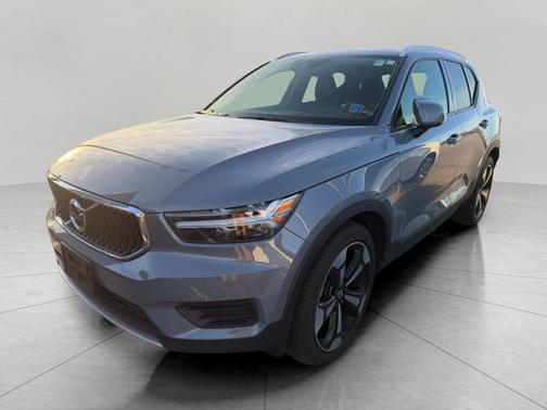 2020 Volvo XC40 T5 Momentum