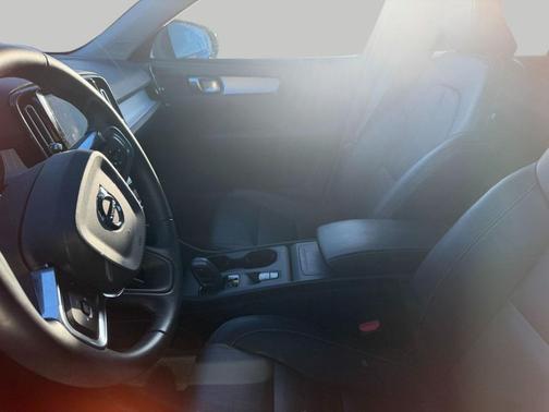 2020 Volvo XC40 T5 Momentum