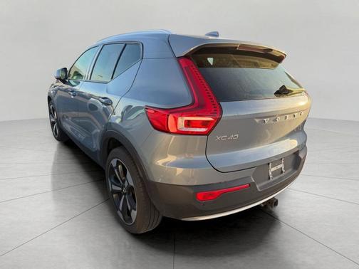 2020 Volvo XC40 T5 Momentum