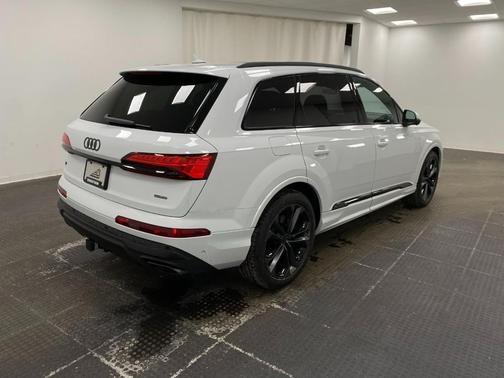 2026 Audi Q7 55 Premium Plus