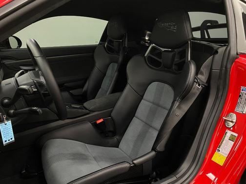 2025 Porsche 718 Cayman GT4 RS