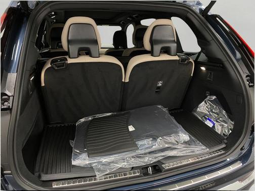 2026 Volvo XC90 Plus, B6 AWD Gas (mild hybrid), Gasoline, Bright, 6 Seats