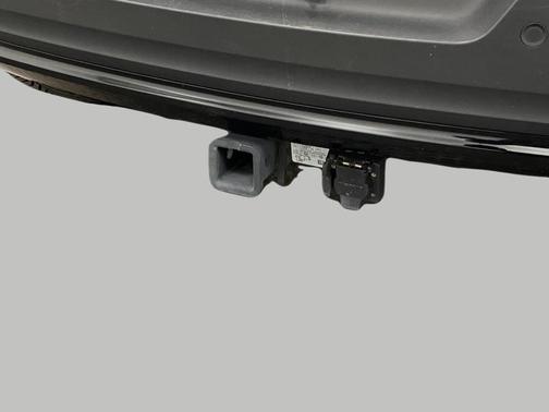2023 Volvo XC40 B5 Ultimate Dark Theme